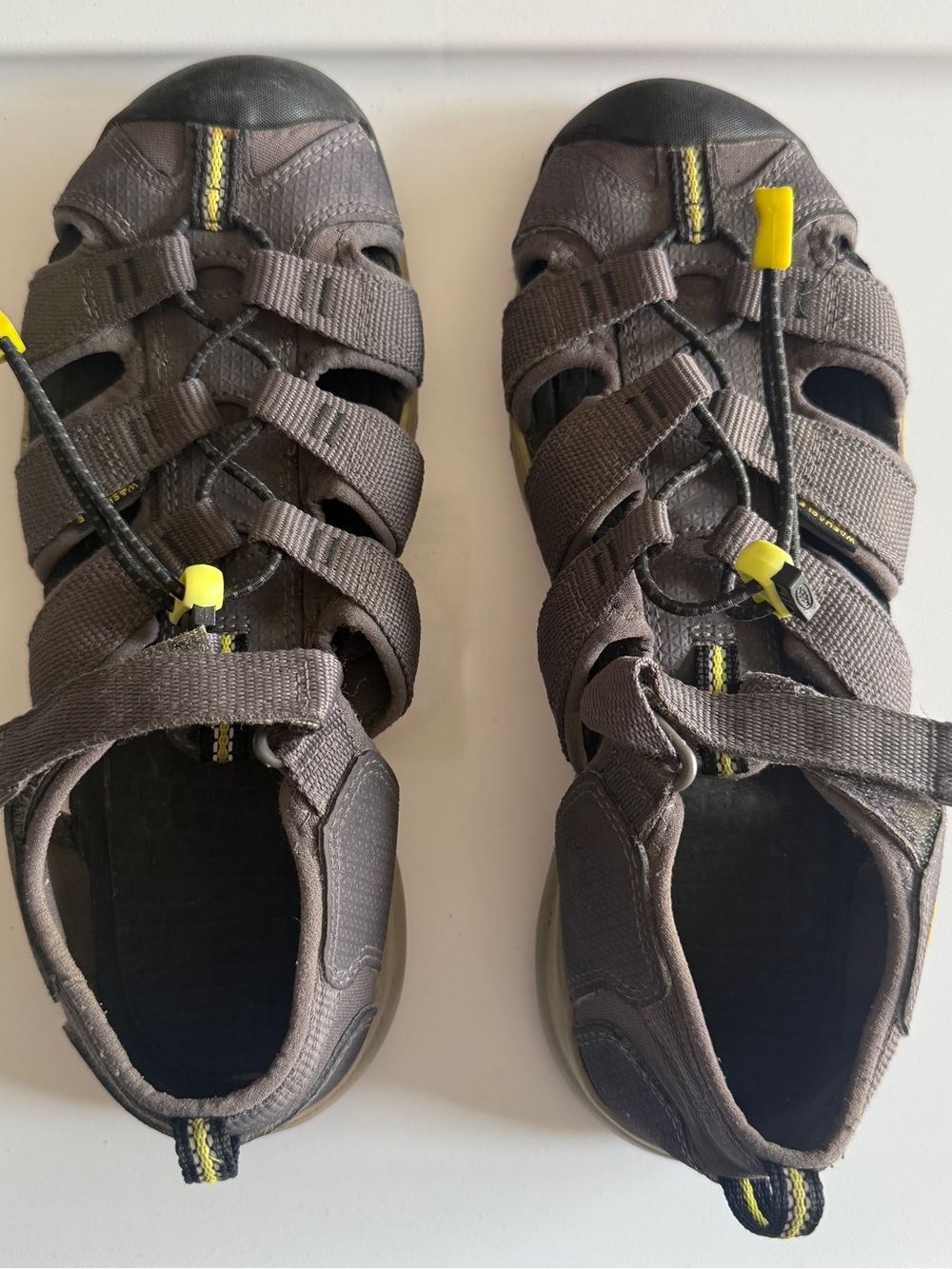 Keen Newport Neo H2 Women's Brown Outdoor Sandals with Yellow Accent Size 5